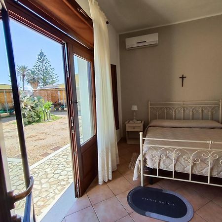 Casolare Nelle Saline Bed & Breakfast Torre Nubia ภายนอก รูปภาพ