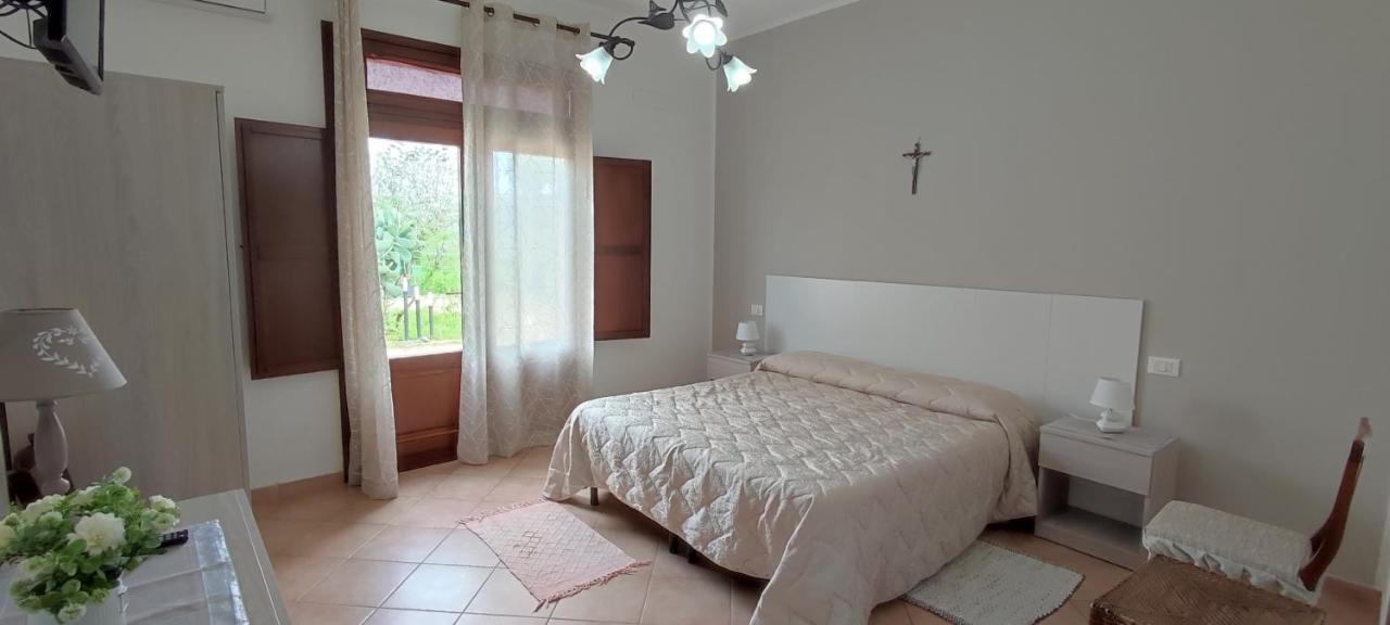 Casolare Nelle Saline Bed & Breakfast Torre Nubia ภายนอก รูปภาพ
