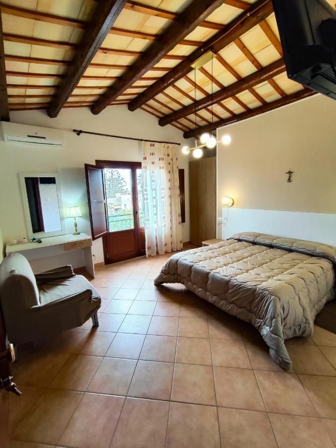 Casolare Nelle Saline Bed & Breakfast Torre Nubia ภายนอก รูปภาพ