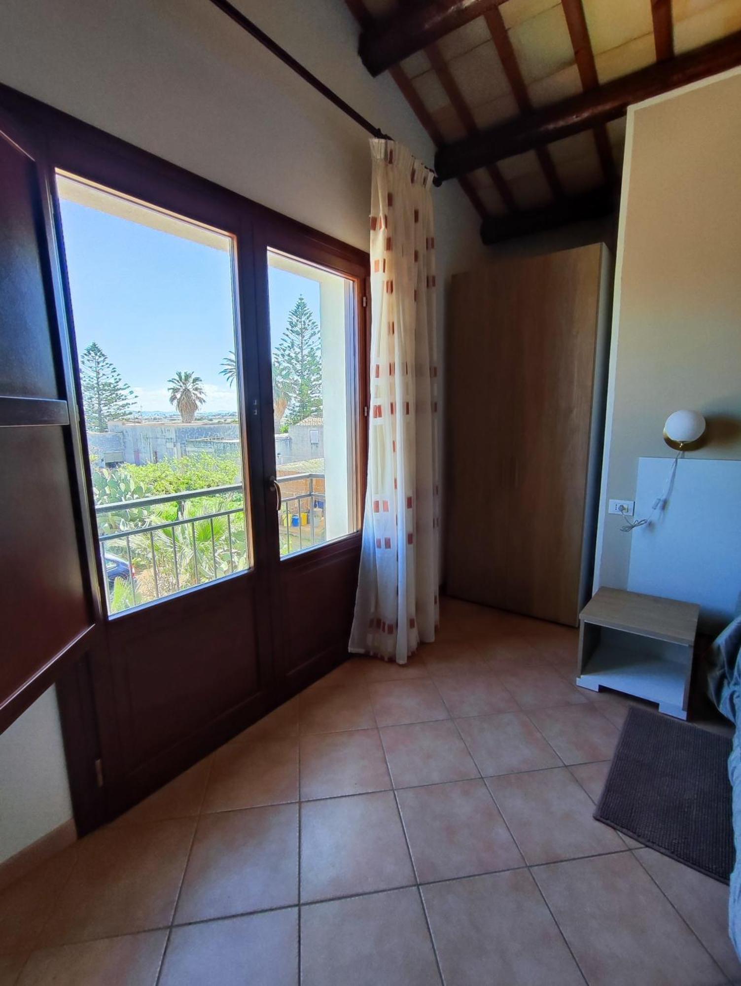 Casolare Nelle Saline Bed & Breakfast Torre Nubia ภายนอก รูปภาพ