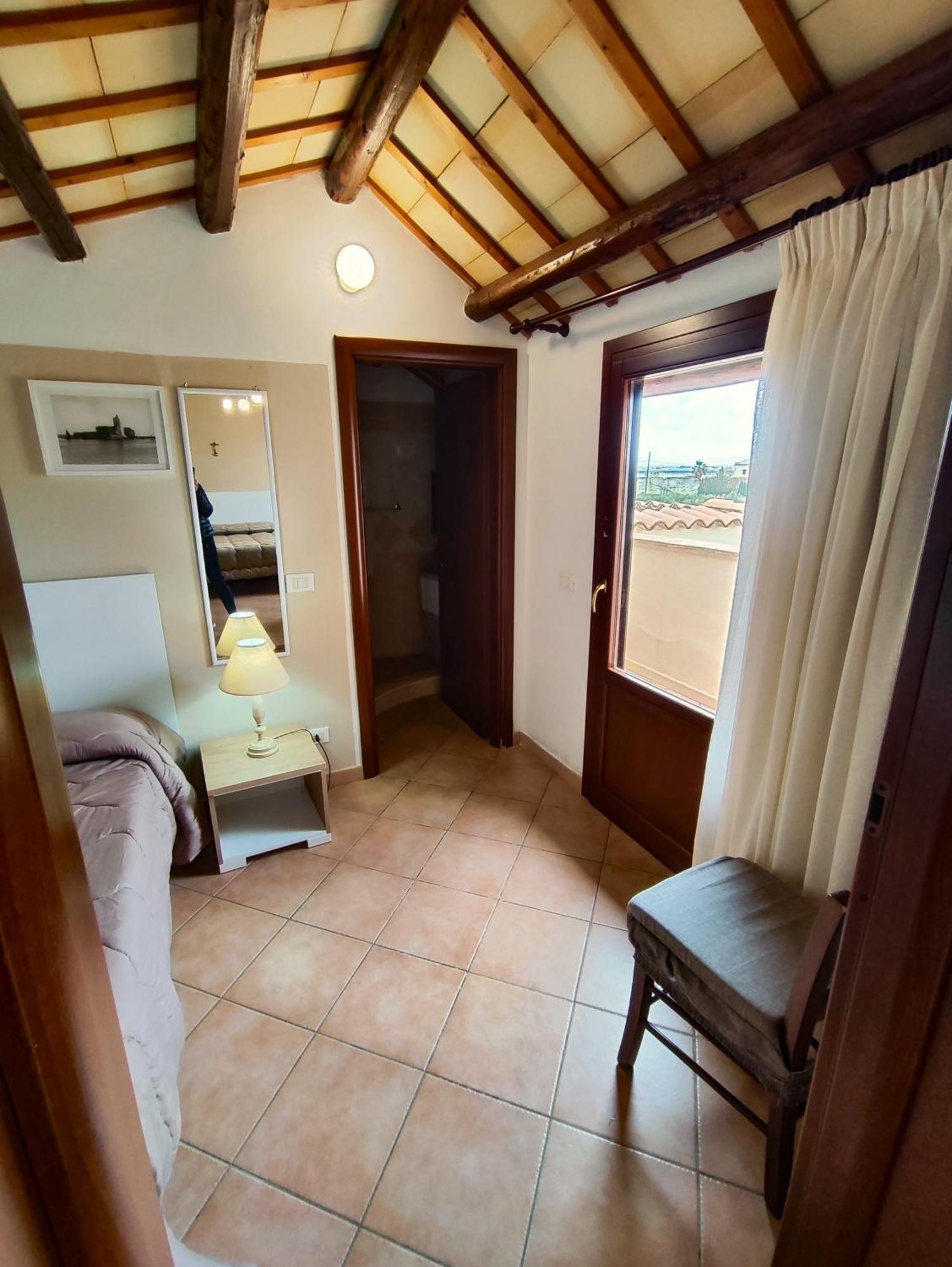 Casolare Nelle Saline Bed & Breakfast Torre Nubia ภายนอก รูปภาพ