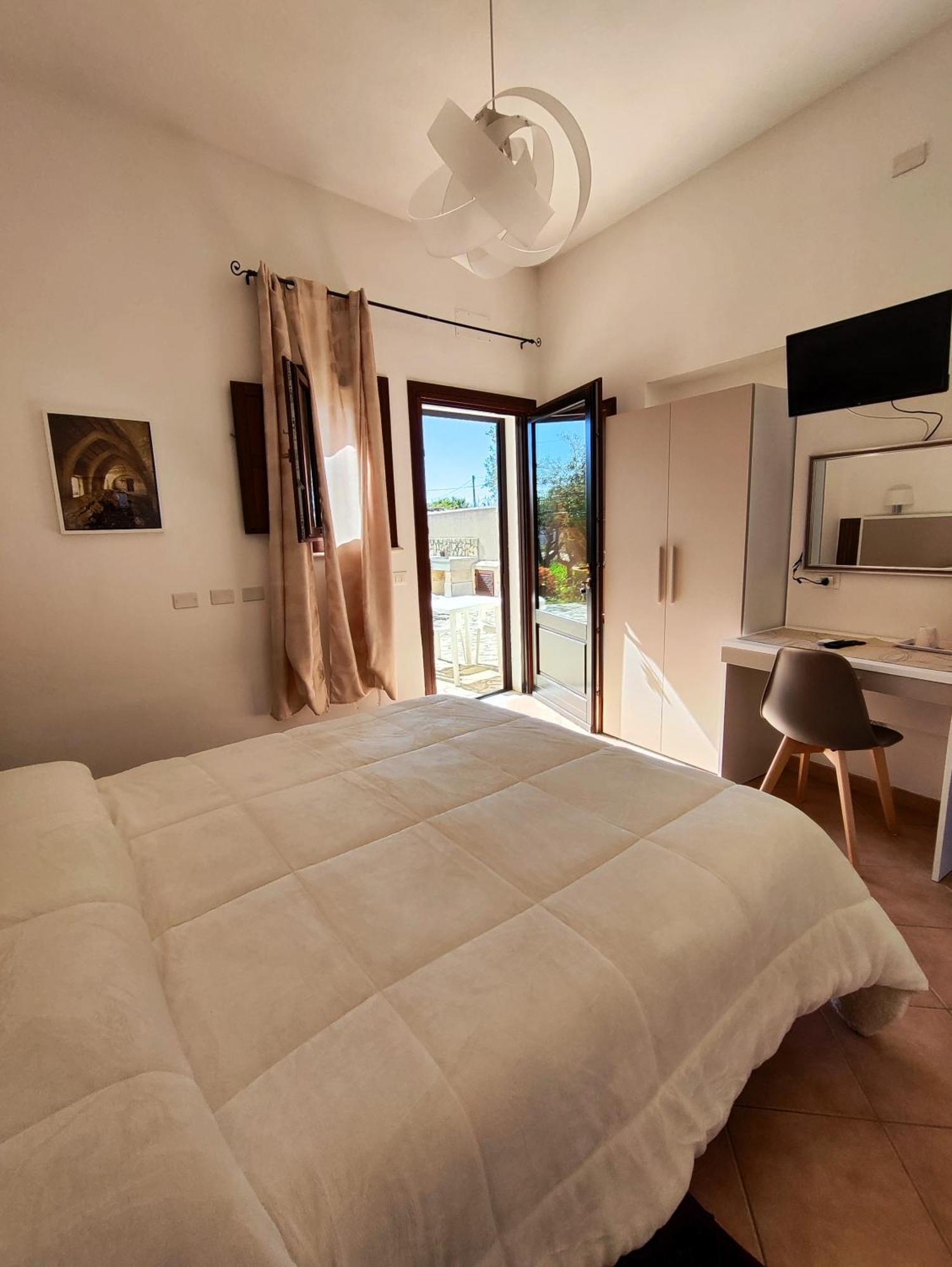 Casolare Nelle Saline Bed & Breakfast Torre Nubia ภายนอก รูปภาพ
