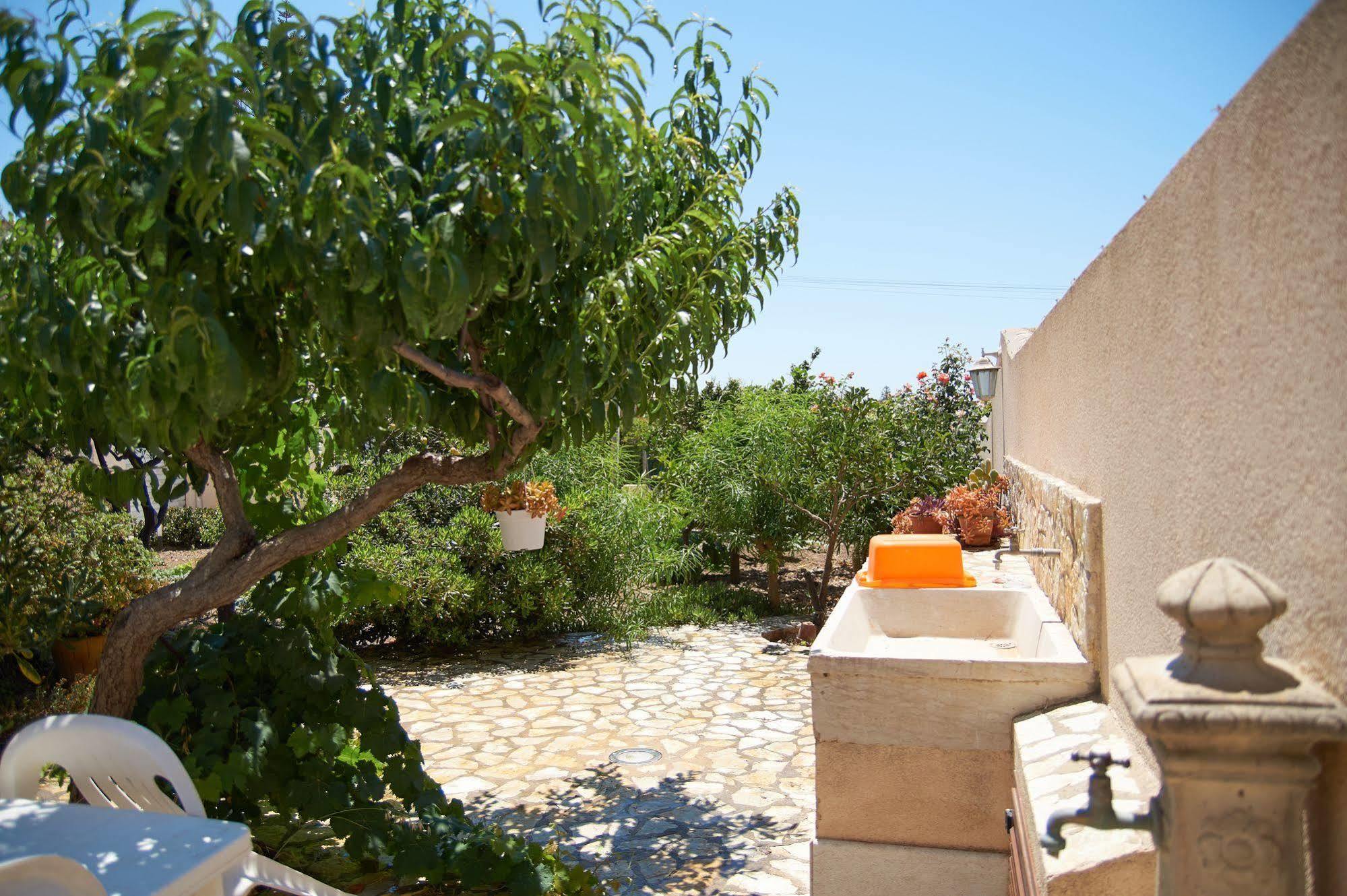 Casolare Nelle Saline Bed & Breakfast Torre Nubia ภายนอก รูปภาพ