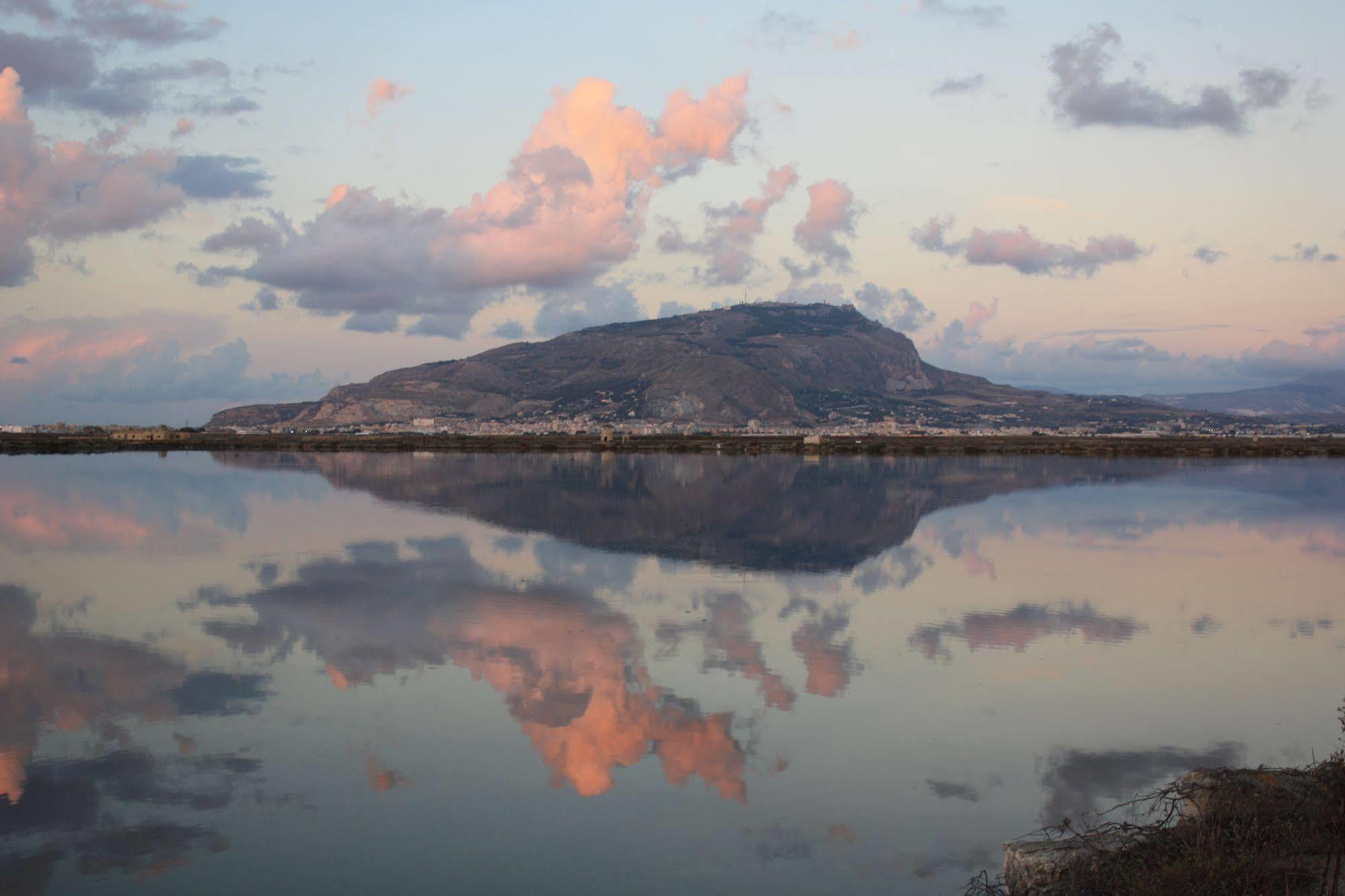 Casolare Nelle Saline Bed & Breakfast Torre Nubia ภายนอก รูปภาพ